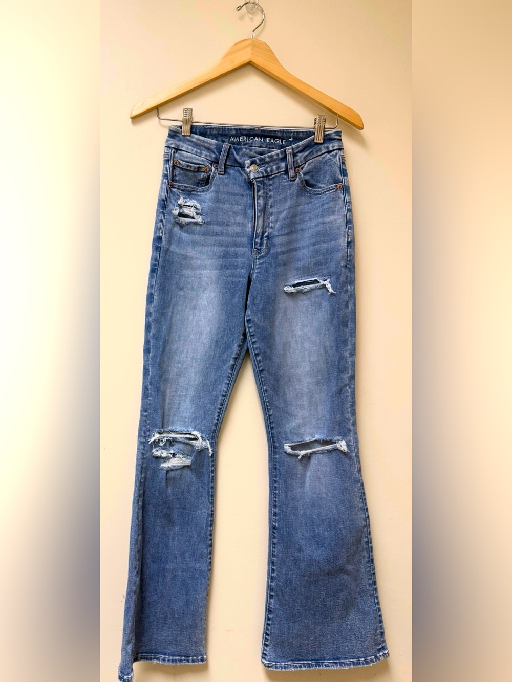American Eagle Outfitters Distressed Medium Blue Flare Jeans🔵